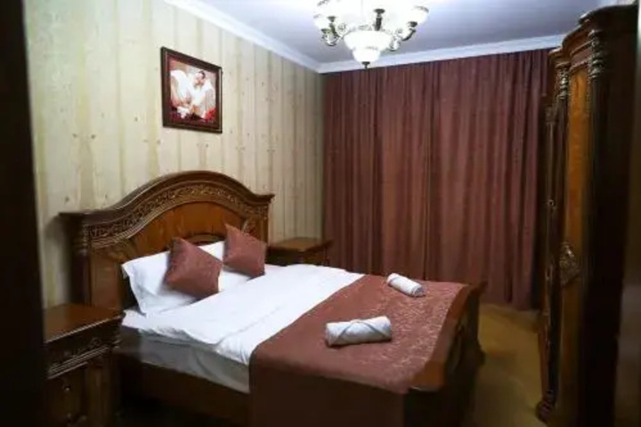 Room 7 of 8
