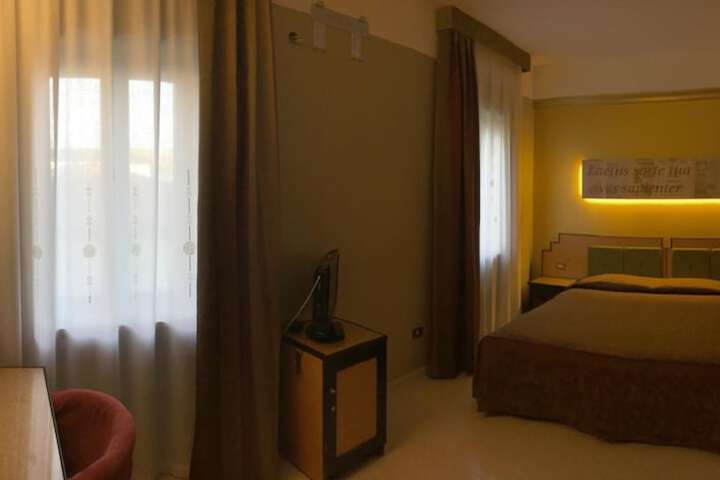 Room 9 of 44