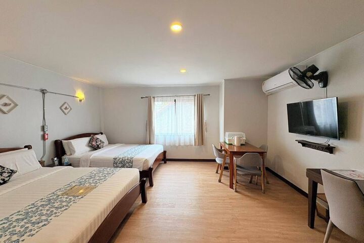 Room 28 of 211