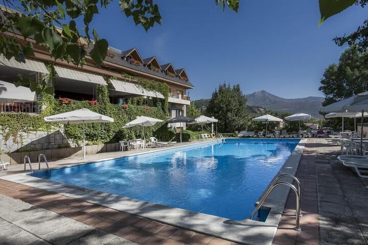 Hotel with Pool