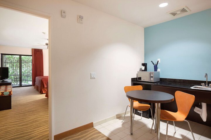 2 Queen Beds Ground Floor (8 of 16)