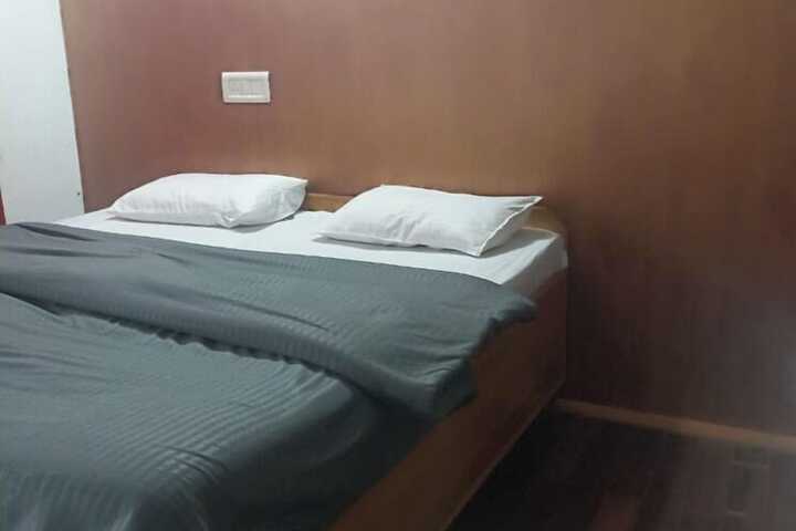 Room 16 of 40
