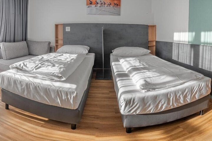 Room 5 of 84