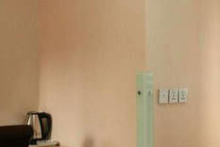 Room 11 of 16