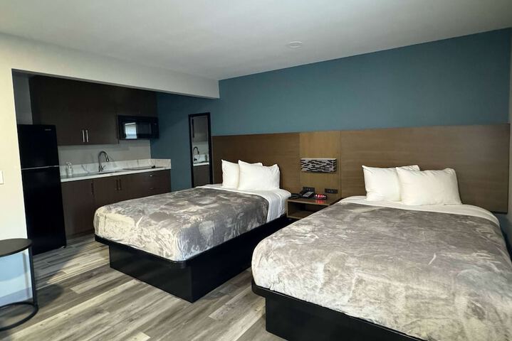 2 Queen Beds Efficiency Suite
