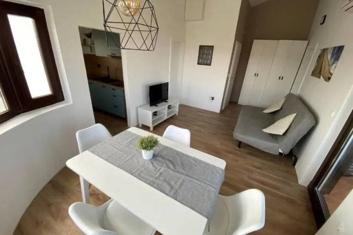 Room 3 of 15
