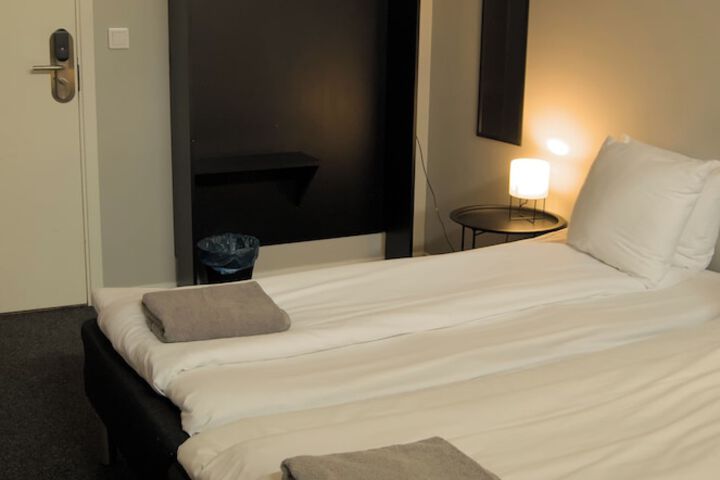 Room 52 of 128