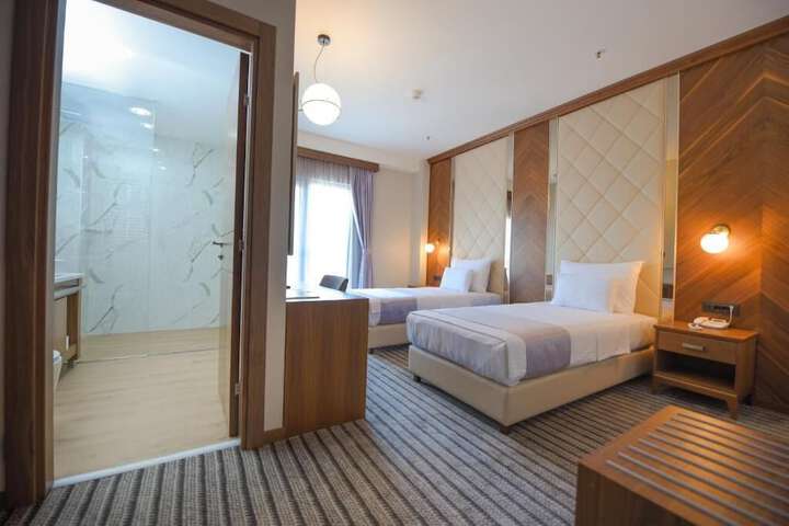 Room 10 of 29