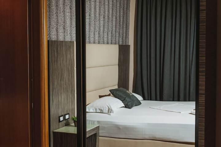 Room 90 of 218