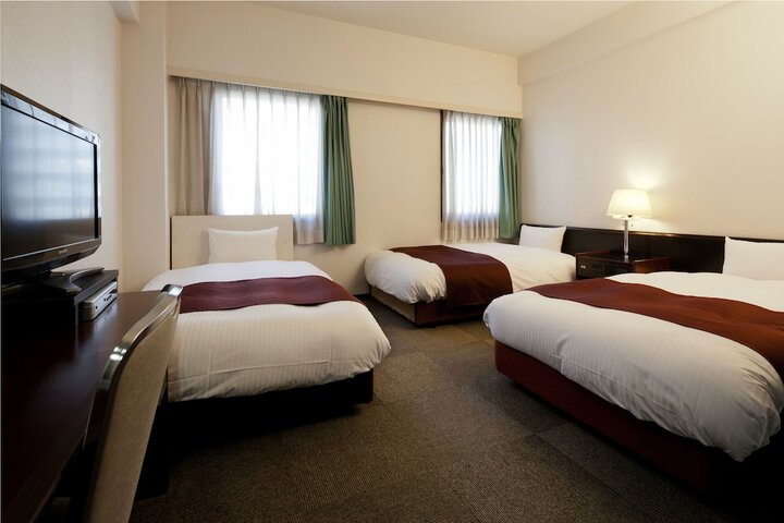 Room 16 of 122