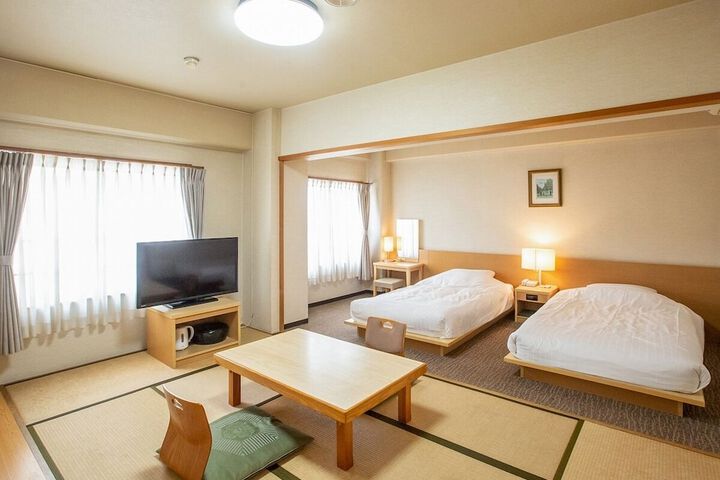 Room 4 of 10