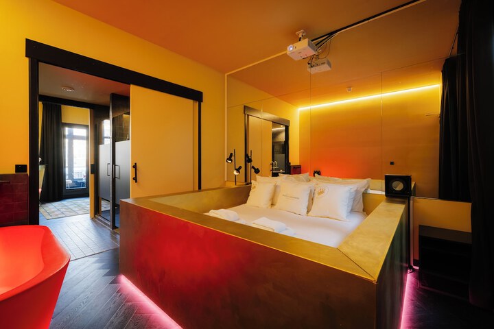 Room 11 of 46