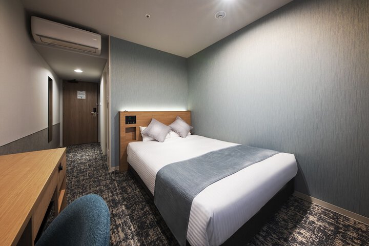 Room 8 of 28