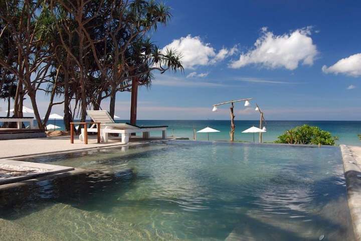 Hotel with Pool