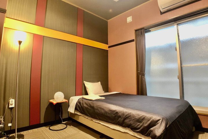Room 16 of 79