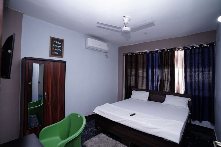 Room 4 of 11