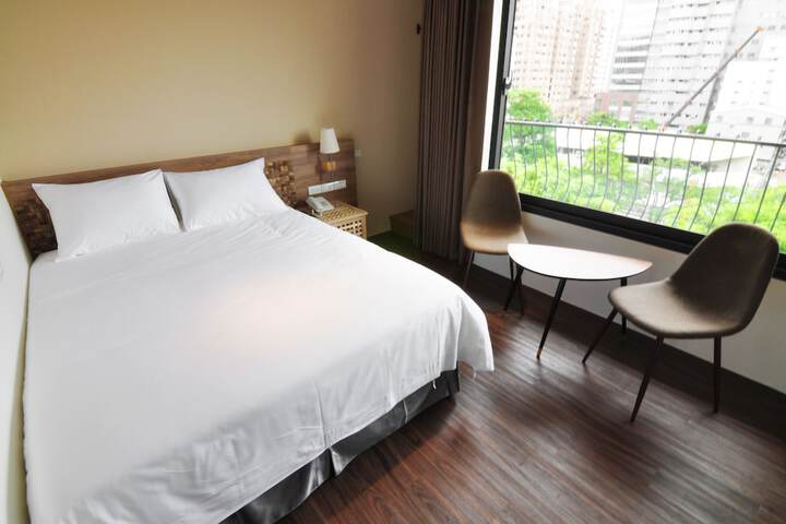 Room 7 of 77