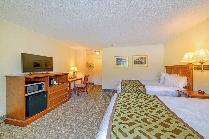 1 Queen Bed (4 of 7)