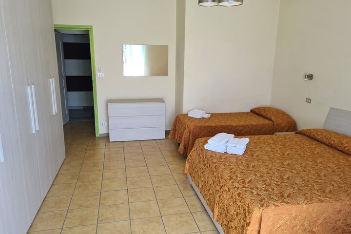 Room 8 of 19