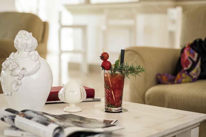 Lounge 49 of 74