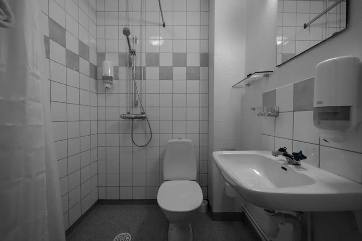 Room 8 of 8