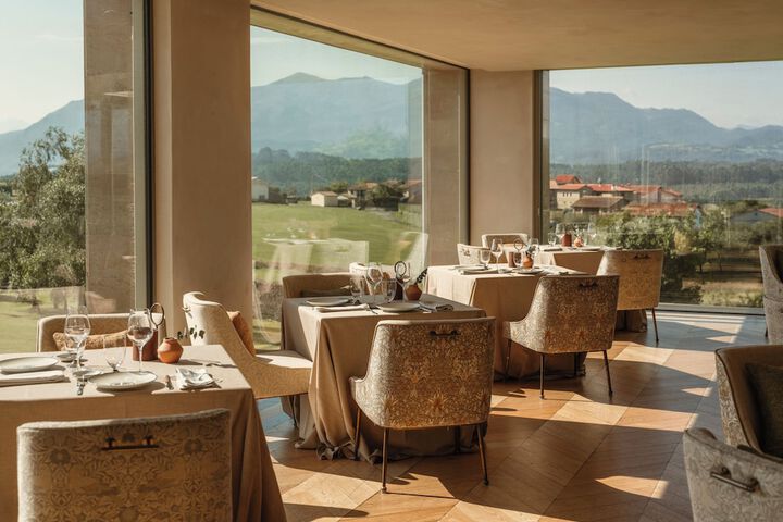 Dining 60 of 92