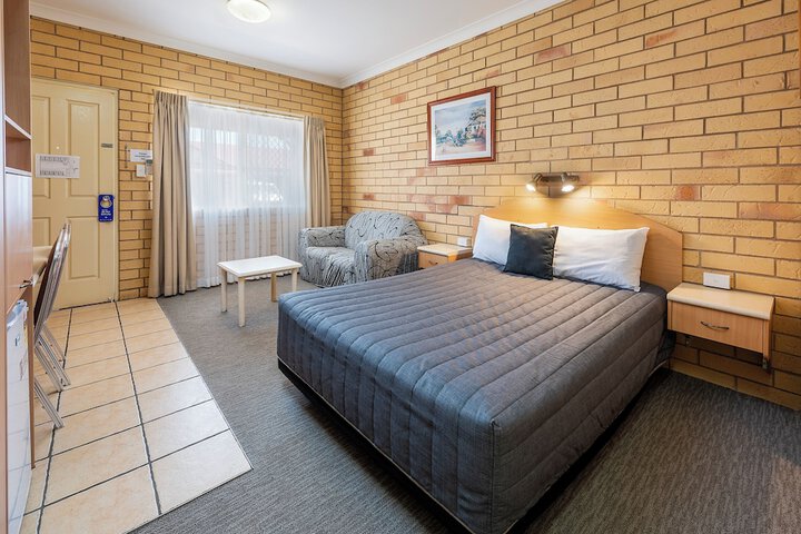 Room 5 of 18