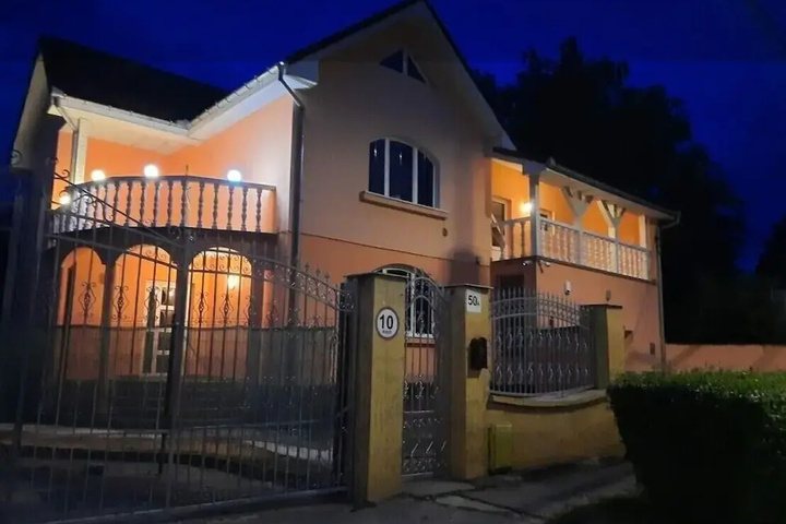 Lovely 3-bed House in Satu Mare Party Possible