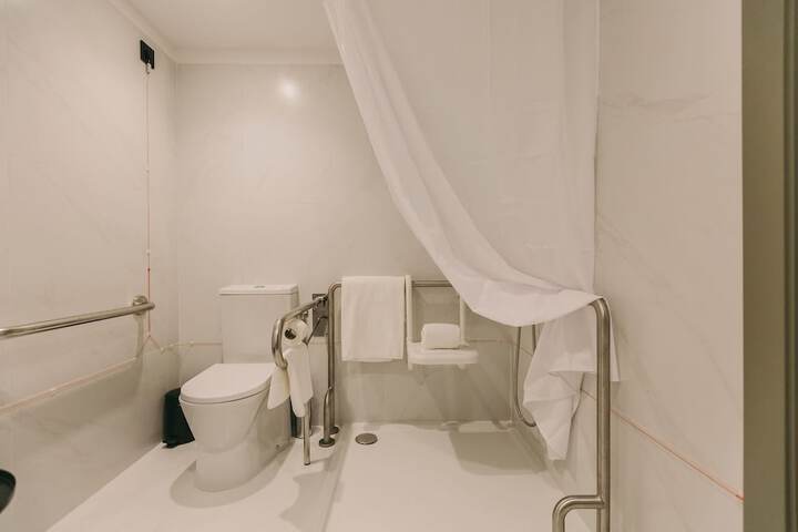 Room 107 of 145