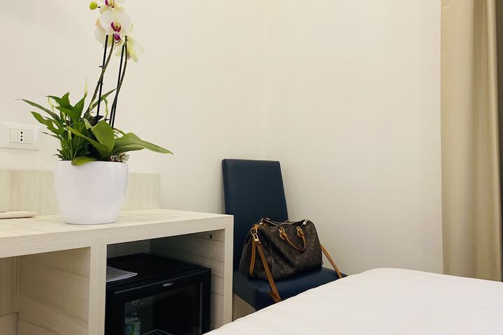 Room 7 of 30