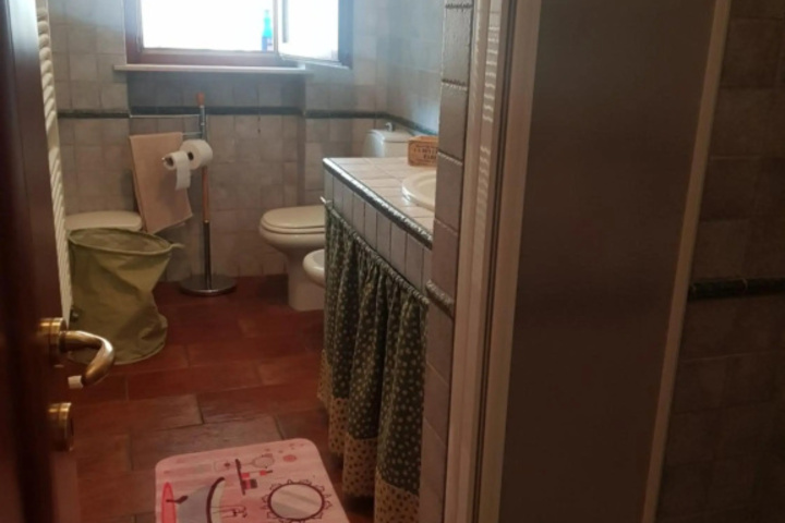 Room 7 of 8