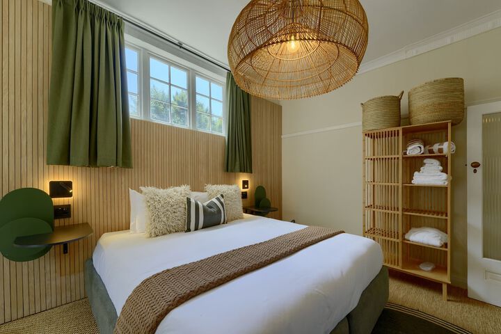 Room 3 of 27