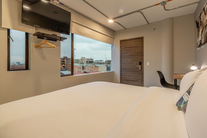 Room 33 of 46