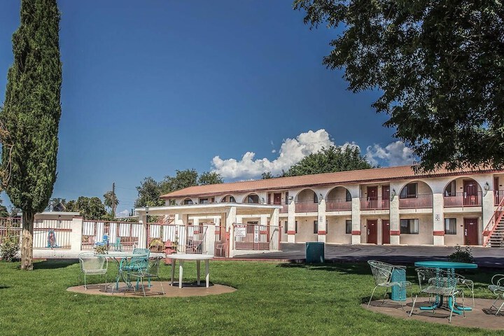 Hotel Pool