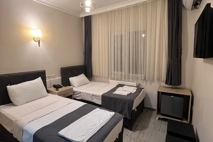 Room 11 of 20