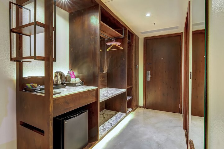 Room 33 of 58