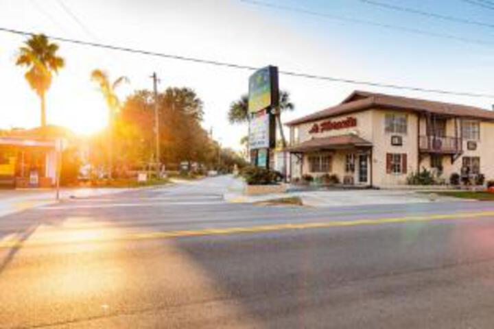 Photo of Comfort Lodge & Suites Historic