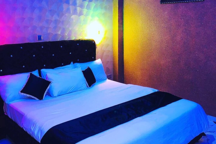 Room 4 of 36