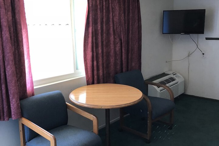 Basic Double Room 2 Queen Beds (1 of 7)