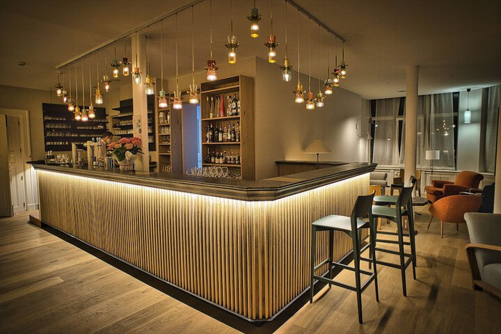 Lounge 49 of 67