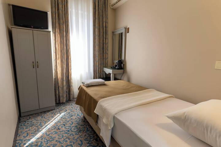 Room 19 of 77