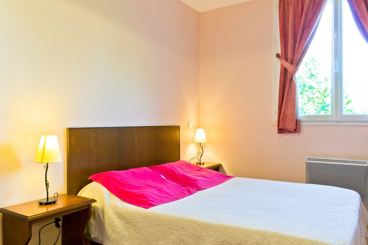 Room 4 of 32