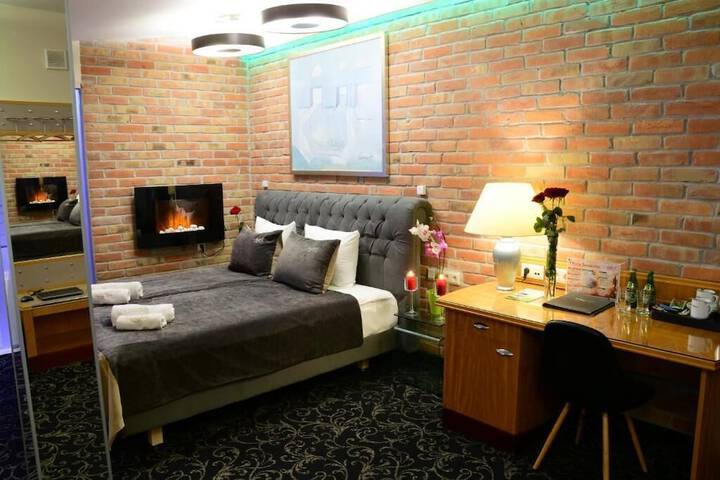 Room 48 of 103