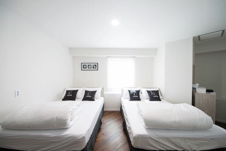 Room 28 of 44