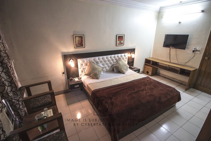 Room 2 of 5