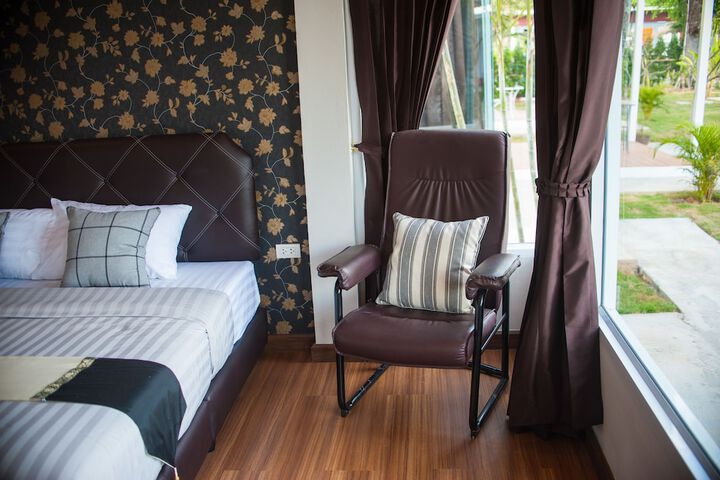 Room 5 of 106
