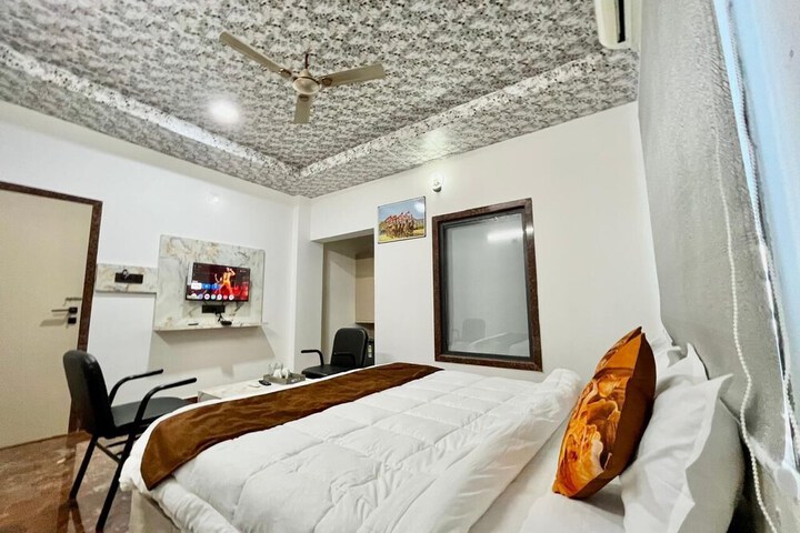 Room 5 of 7
