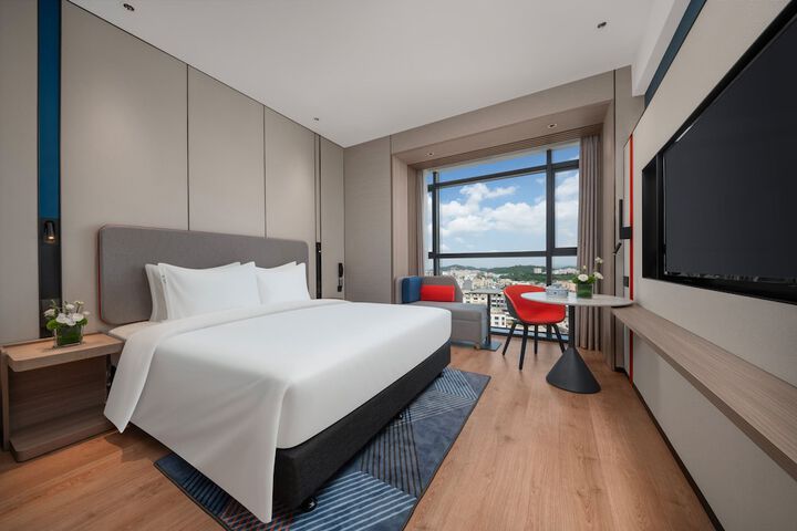 Room 8 of 96