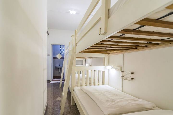 Room 18 of 43