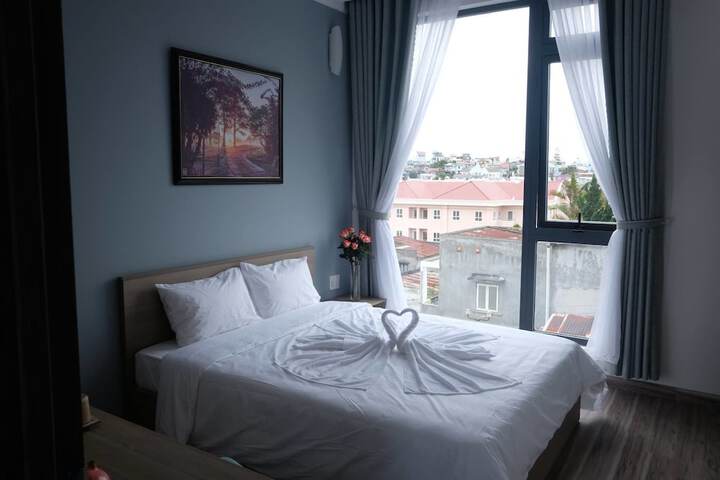 Room 7 of 18